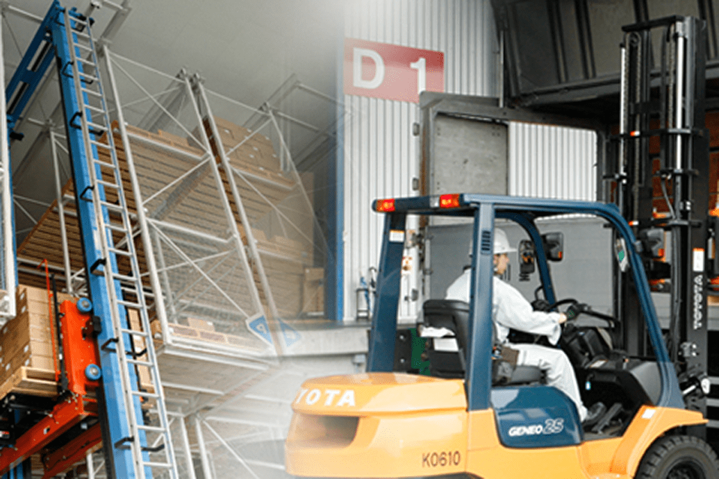 フォークリフトで運ぶ様子